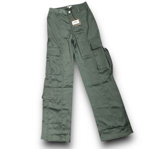 🆕 Le Lis ‘ green dream ‘ satin cargo pants